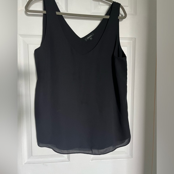Banana Republic sleeveless blouse. 2 layers - sheer outer layer. - Picture 3 of 5